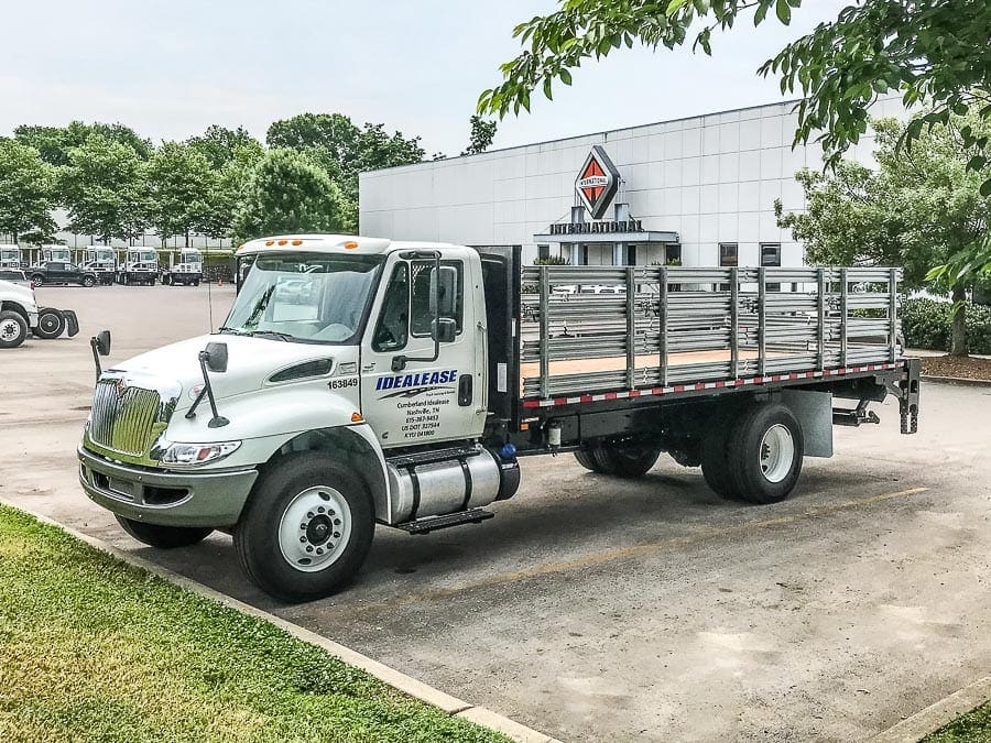 International 4300 20FT Stakebed